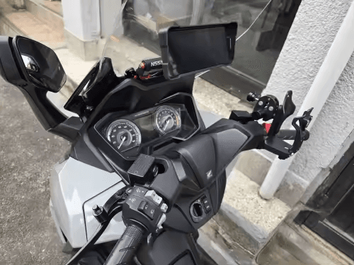 Écran moto étanche : Rouler sous la pluie