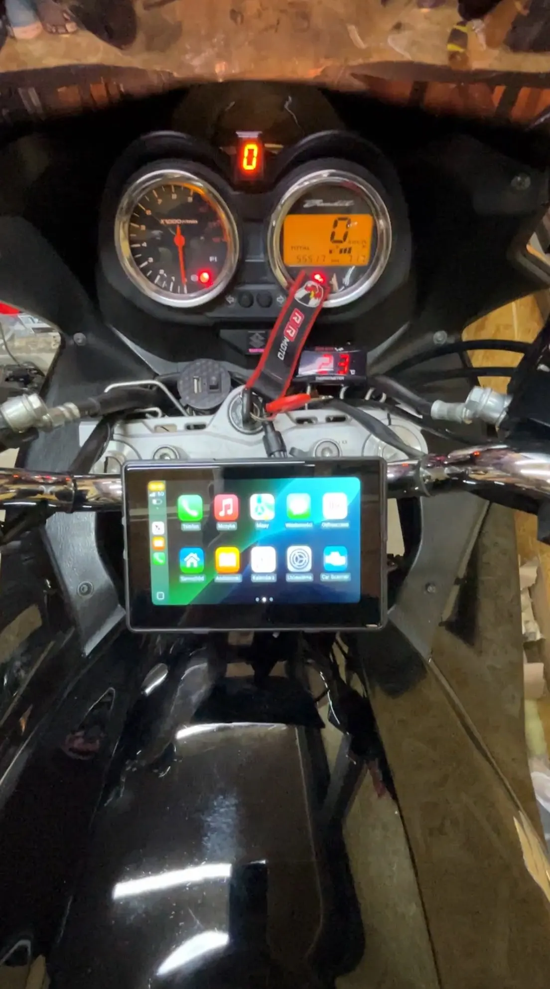 Installation CarPlay sur BMW R1250 GS cockpit premium